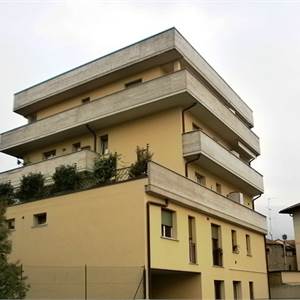 3 locali In Vendita a Erba