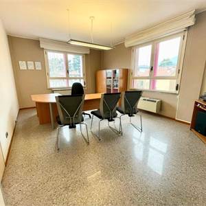 Office for Sale in Erba