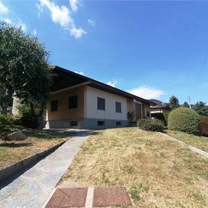 Villa for Sale in Caglio