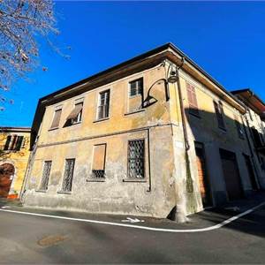 Semi Detached House for Sale in Erba