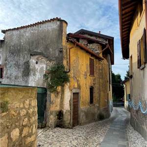 House of Character for Sale in Proserpio