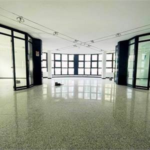 Ufficio In Vendita a Erba