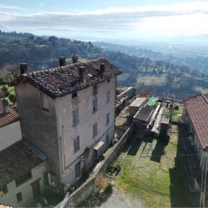 Porzione di Casa In Vendita a Castelmarte