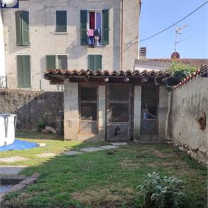 Porzione di Casa In Vendita a Canzo