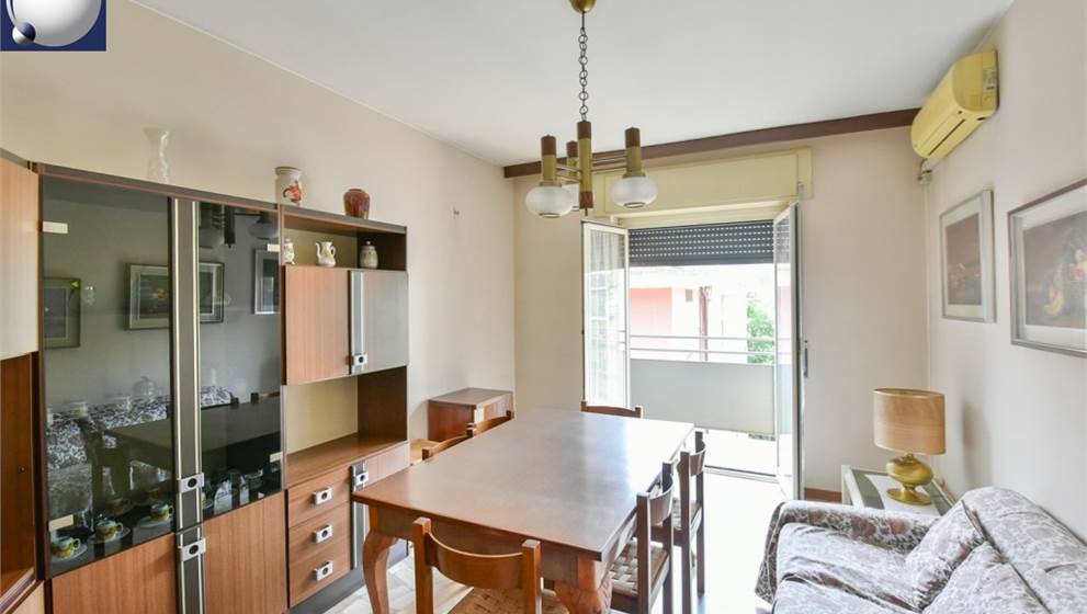 2 locali In Vendita