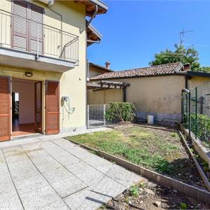 2 locali In Vendita a Erba