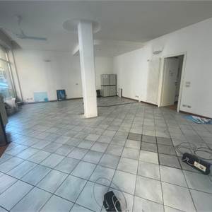 Commercial Premises / Showrooms for Rent in Como