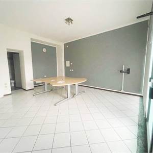 Negozio In Affitto a Eupilio