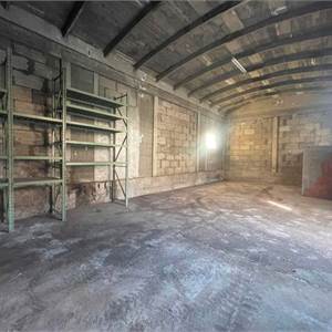 Magazzino In Vendita a Asso